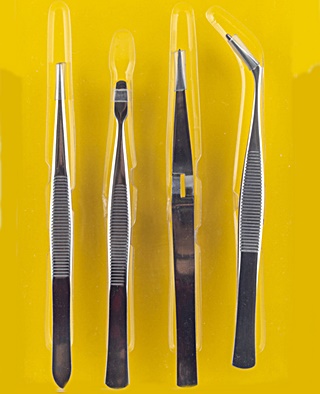 4 PINCETTES DIFFERENTES