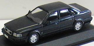 AUDI V8