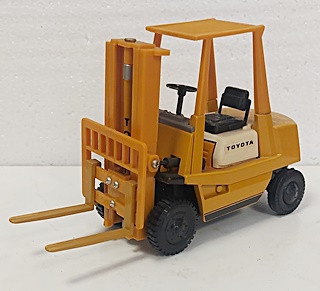 - 1/25 TOYOTA CHARIOT ELEVATEUR