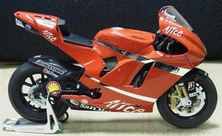 DUCATI CASEY STONER 2007 1/9