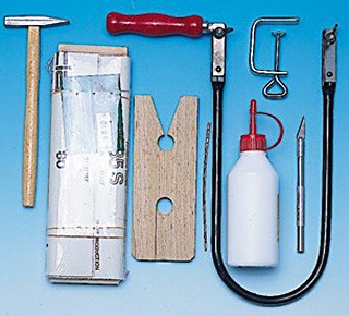 OUTILLAGE POUR MAQUETTES EN BOIS