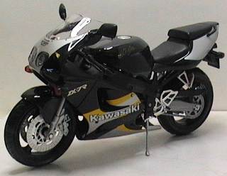 KAWASAKI ZX7R 1/9