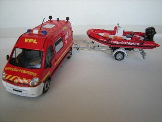 RENAULT MASTER + ZODIAC POMPIERS 1/43