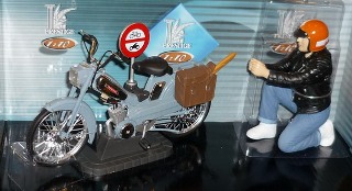 MOTOBECANE BLEUE 1/10