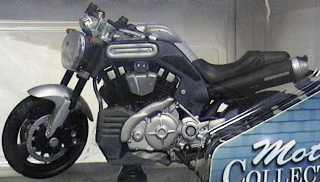 YAMAHA MT01  1/18