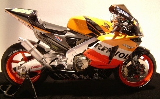 HONDA RCV 211 ROSSI 1/12