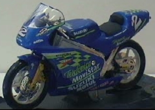 SUZUKI RGV 500 ROBERTS 1/10