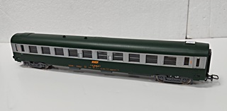 VOITURE A10 UIC 2CL VERT/INOX 1/87