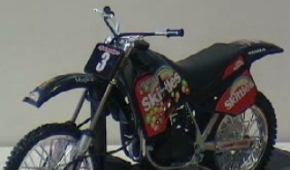 YAMAHA 250 SKITTLES 1/10