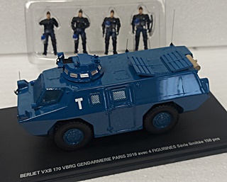 BERLIET VBX 170 GENDARMERIE PARIS 2018 + 4 FIGURINES 1/43